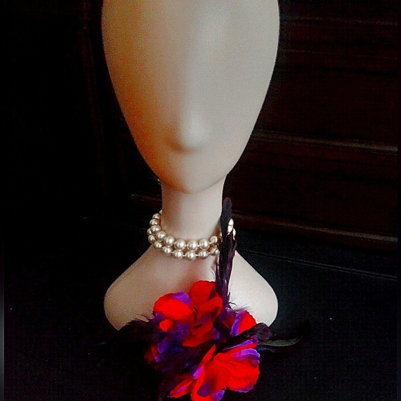 Stunning Feather and Flower Fascinator Comb Clip - Picture 3 of 4